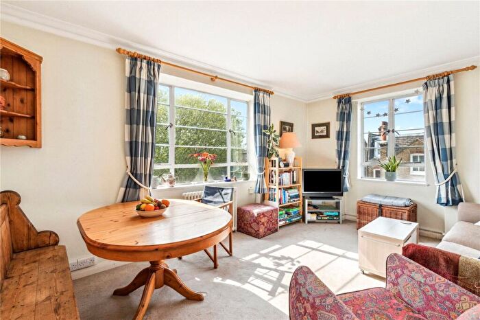 3 Bedroom Apartment To Rent In Nightingale Lane, London, SW12