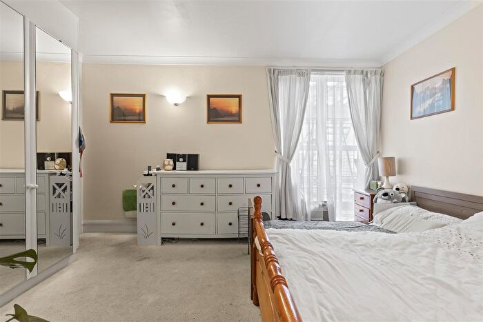 2 Bedroom Flat For Sale In The Grange, London, SE1