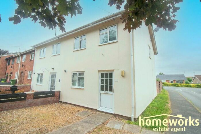 3 Bedroom Semi-Detached House To Rent In Carl Close, Dereham, Norfolk, NR19