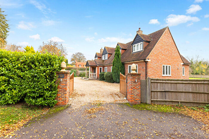 5 Bedroom Detached House For Sale In Middle Lane, Bovingdon, HP3