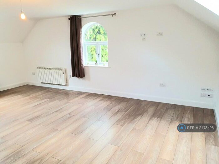 1 Bedroom Flat To Rent In Chapel Court, Bromsgrove, B61