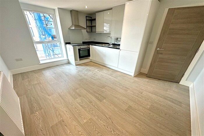 1 Bedroom Flat To Rent In Clarendon Apartments, Canal Walk, Southampton, SO14