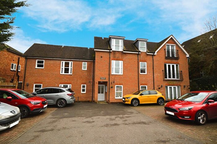 2 Bedroom Flat For Sale In Rowan Court, Bagshot, GU19