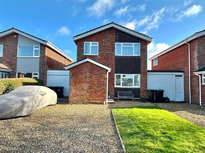 3 Bedroom Detached House For Sale In Rookcliff Way, Milford On Sea, Lymington, Hampshire, SO41