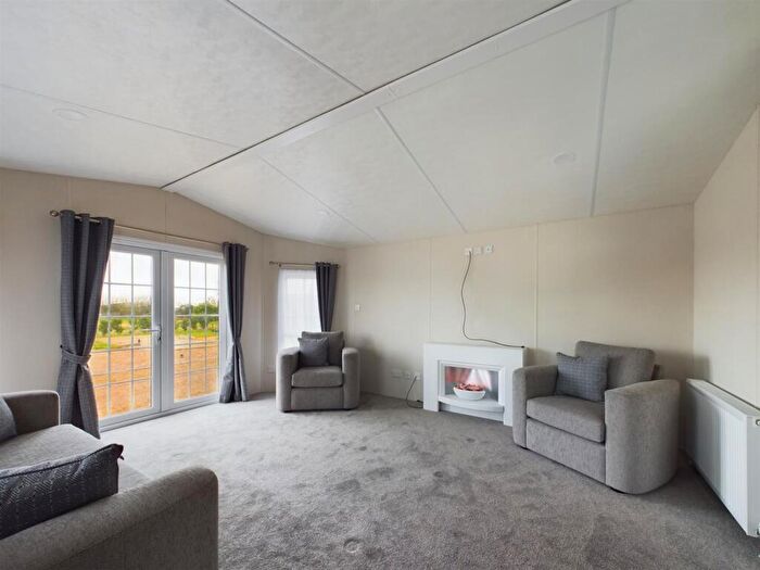 2 Bedroom Chalet For Sale In Coots Lane, Mumby, Alford, LN13