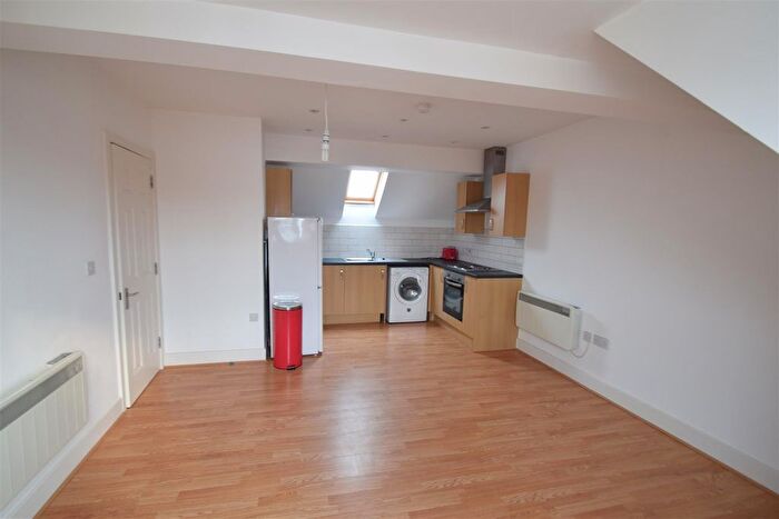 1 Bedroom Flat To Rent In Howardsgate, Welwyn Garden City, AL8