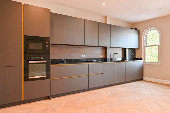 2 Bedroom Flat For Sale In Sutton Lane South, Chiswick, London, W4