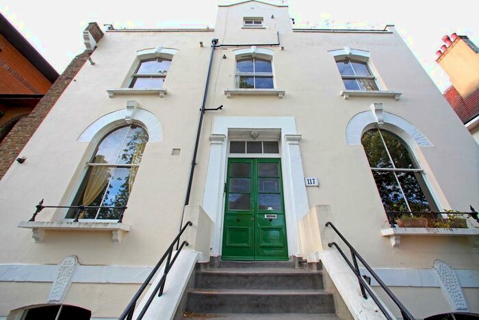 2 Bedroom Apartment To Rent In Cazenove Road, London, N16