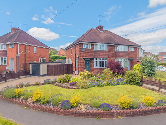 3 Bedroom Semi-Detached House For Sale In Oakenshaw Road, Redditch, B98