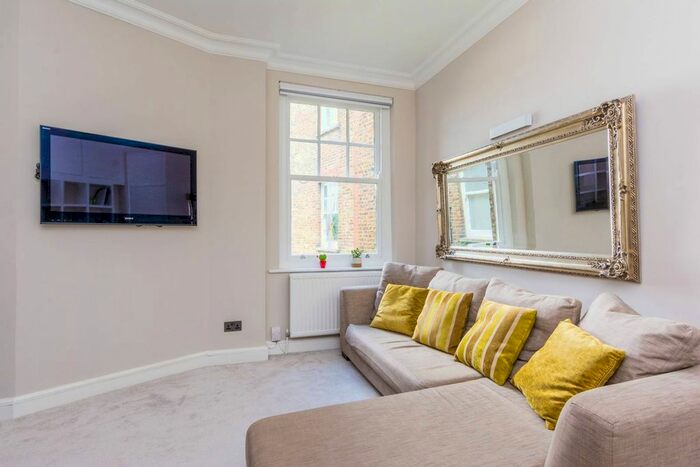 2 Bedroom Flat For Sale In Sutton Lane North, Chiswick, London, W4
