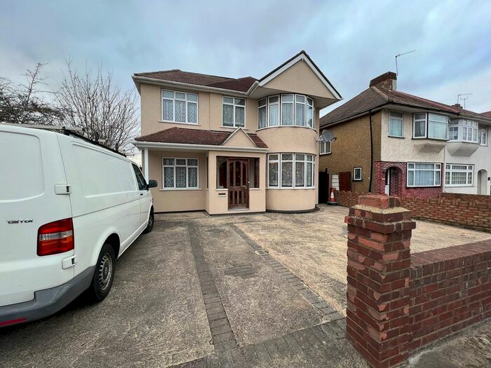 6 Bedroom Detached House To Rent In Bath Road, Harlington, Hayes UB3