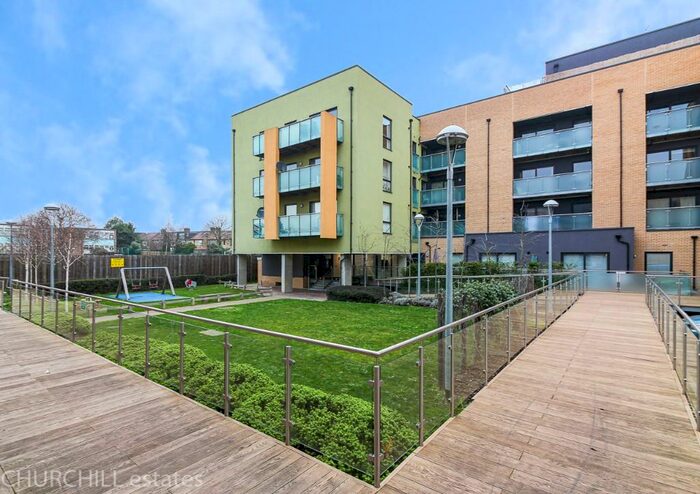 1 Bedroom Ground Flat To Rent In Chigwell Road, London, E18