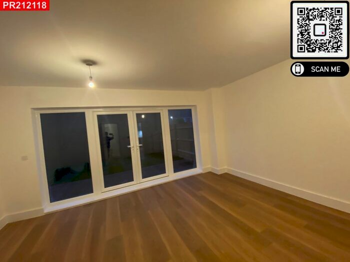 3 Bedroom Terraced House To Rent In Aylsham Road, Tadworth KT20