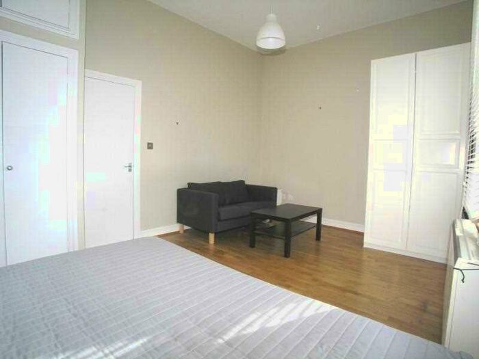 Studio To Rent In Balham High Road, SW12