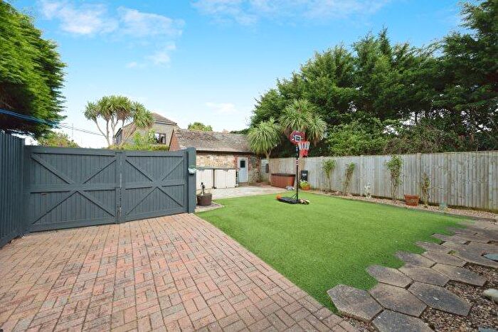 2 Bedroom Cottage To Rent In Manor Road, Hayling Island, PO11
