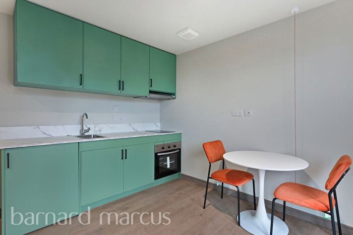 Studio To Rent In Victoria Road, Feltham, TW13