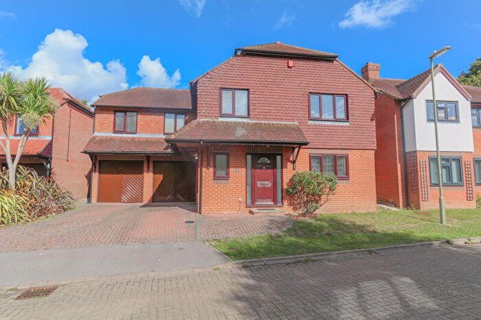 5 Bedroom Detached House For Sale In Park Glen, Park Gate, SO31
