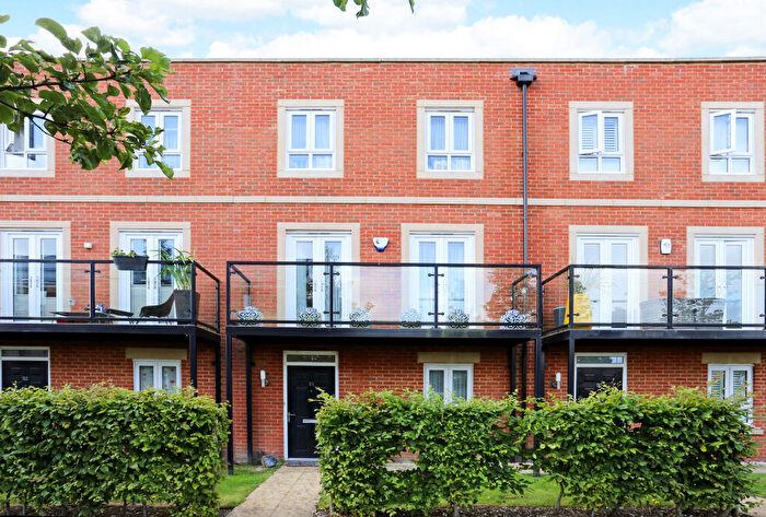 4 Bedroom Terraced House For Sale In Racecourse Road, Newbury, RG14