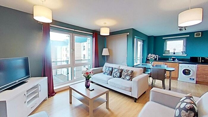 3 Bedroom Flat To Rent In Hawkhill Close, Edinburgh, Midlothian, EH7