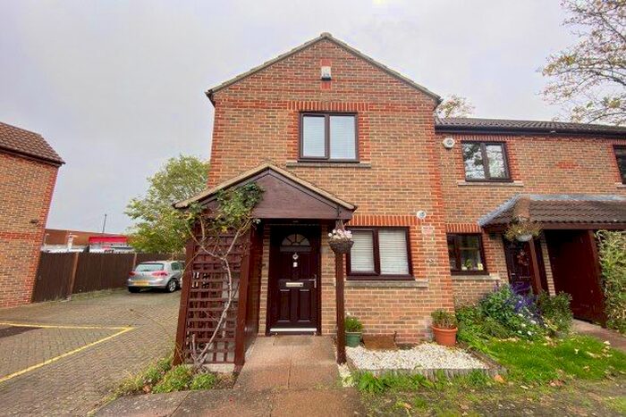2 Bedroom End Of Terrace House To Rent In River Park View, Orpington, BR6