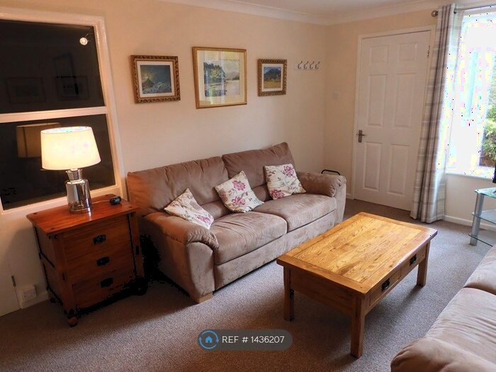 2 Bedroom Flat To Rent In Kingston Park, Newcastle Upon Tyne, NE3