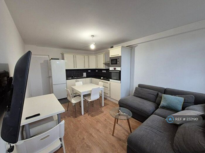 4 Bedroom Flat To Rent In President House, London, EC1V