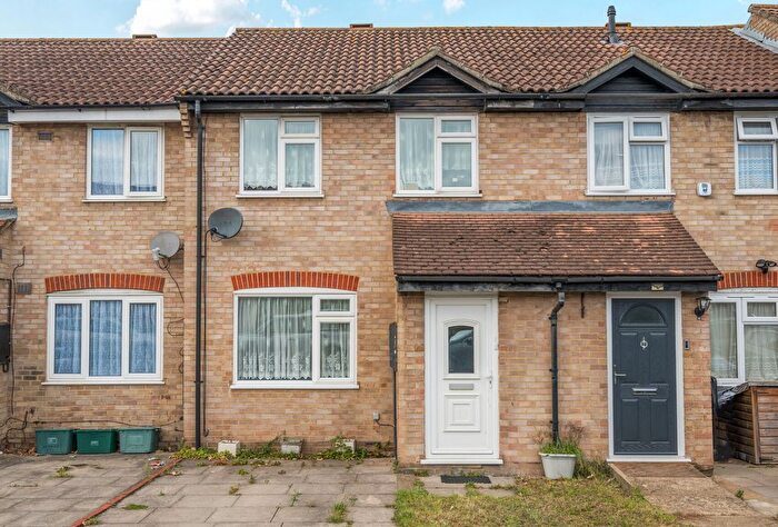 3 Bedroom Terraced House For Sale In Oakleigh Way, Mitcham, CR4