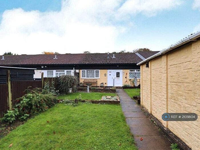 3 Bedroom Bungalow To Rent In Daniels Welch, Coffee Hall, Milton Keynes, MK6