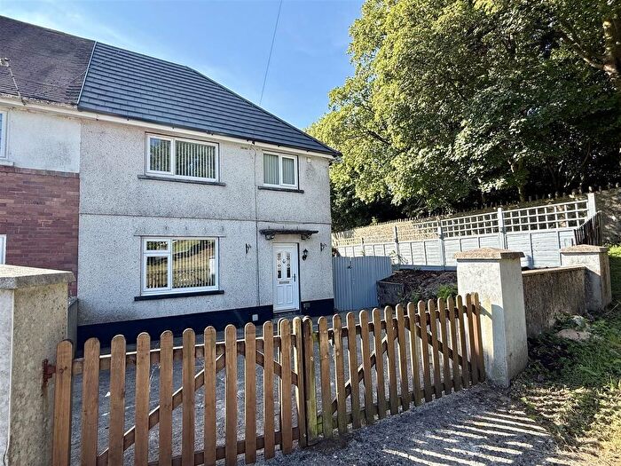 3 Bedroom Semi-detached House For Sale In Maesyrhaf, Cross Hands, Llanelli, SA14