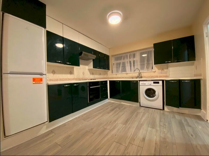 3 Bedroom Semi-Detached House To Rent In Woodlands Drive, Stanmore, Greater London HA7