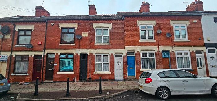 3 Bedroom Terraced House For Sale In Grove Road, Leicester, LE5
