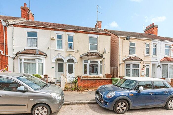 3 Bedroom Terraced House For Sale In Alexandra Road, Wellingborough, NN8