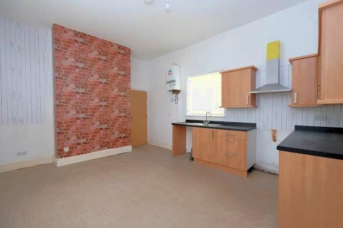 2 Bedroom Flat To Rent In Liverpool Road, Manchester, M30