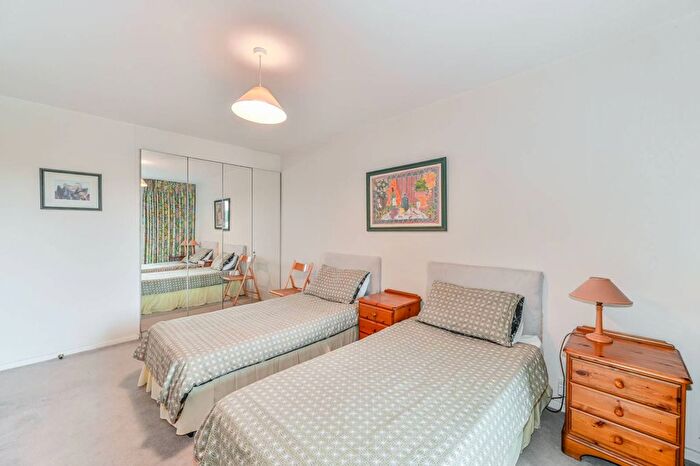 1 Bedroom Flat To Rent In Riverside Court, Nine Elms, London, SW8