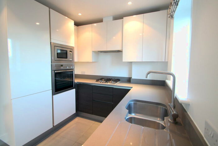 2 Bedroom Flat To Rent In Cumberland Road, Bromley, BR2