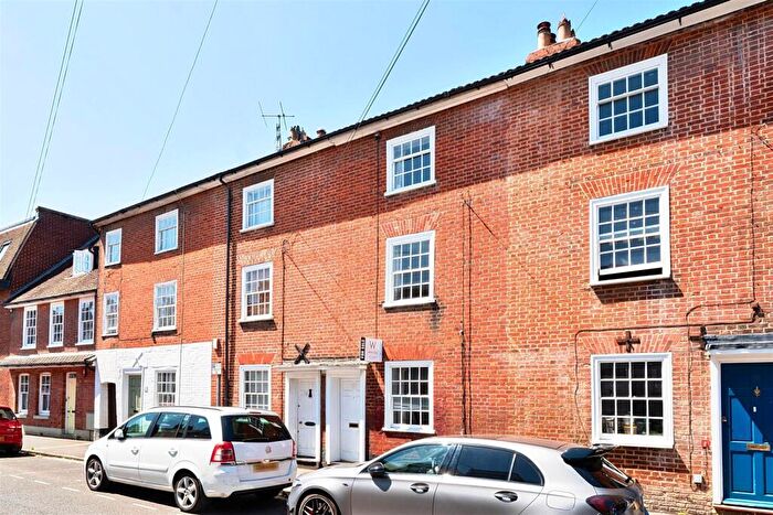 3 Bedroom Town House To Rent In Pennyfarthing Street, Salisbury, SP1