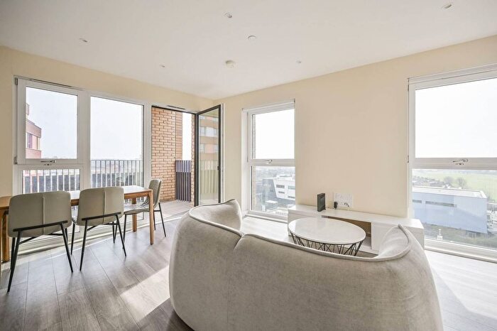 2 Bedroom Flat For Sale In Frank Searle Passage, Walthamstow, E17