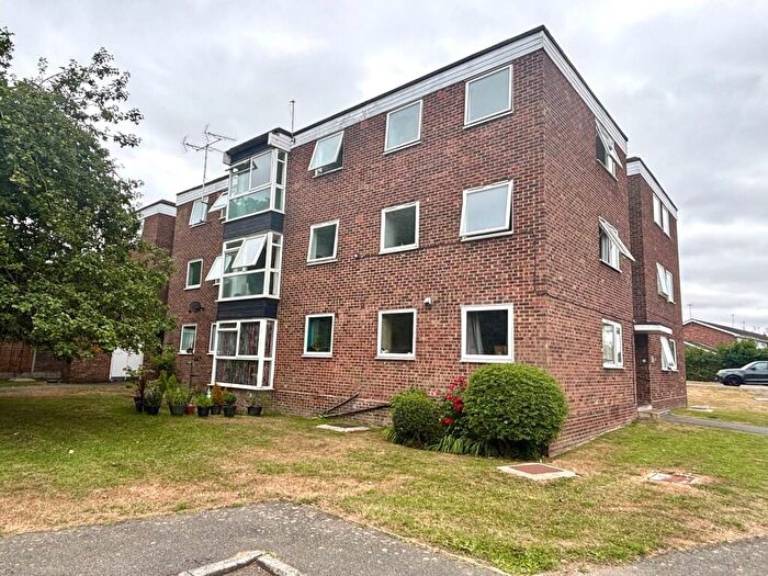 2 Bedroom Flat For Sale In Rayleigh Road, Westwood Lodge, SS7
