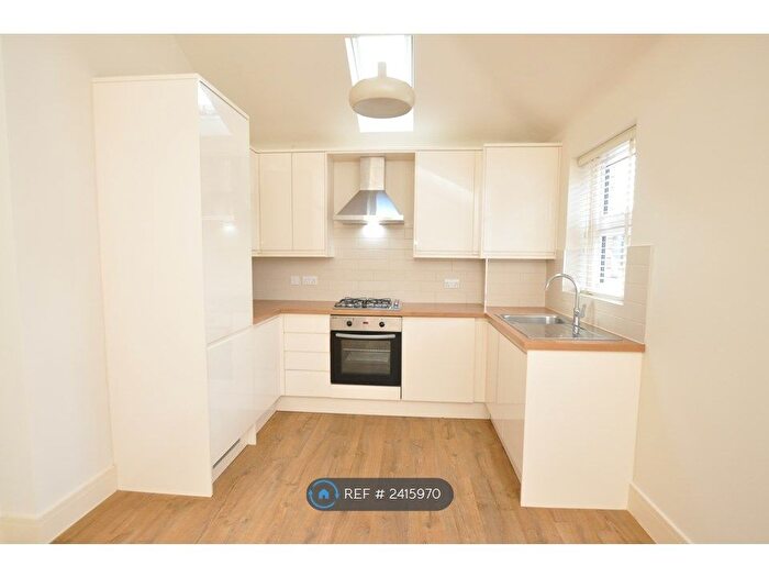 1 Bedroom Flat To Rent In High Road, London, N2