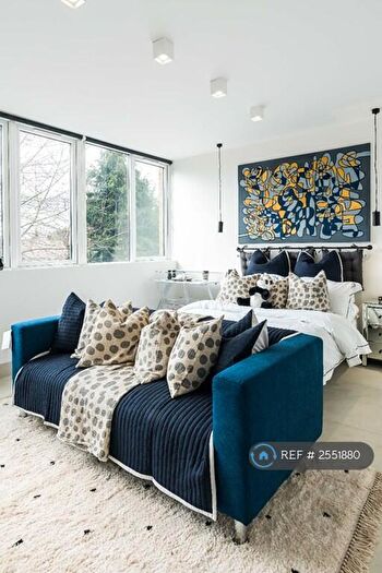 Studio To Rent In Dunstable Road, Luton, LU4