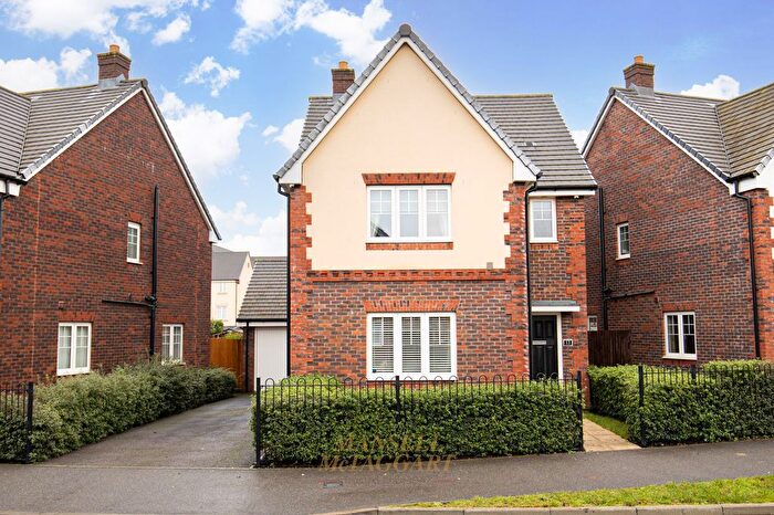 3 Bedroom Detached House For Sale In Cornwell Avenue, Crawley, RH10