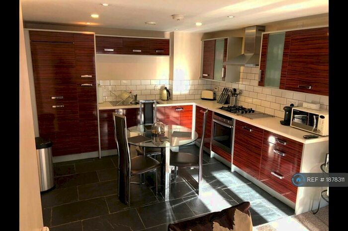 2 Bedroom Flat To Rent In Ffordd James Mcghan, Cardiff, CF11