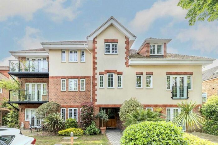 2 Bedroom Flat To Rent In Sheerwater Road, West Byfleet, KT15