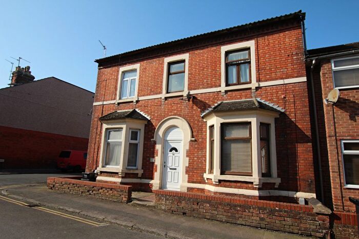 1 Bedroom Flat To Rent In Hythe Road, Old Town, SN1