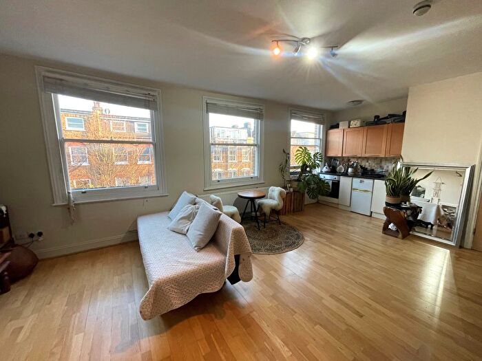 Studio To Rent In Adolphus Road, Finsbury Park, N4