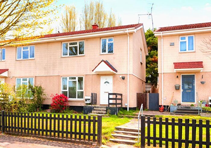 3 Bedroom Semi Detached House For Sale In Halcot Avenue, Bexleyheath, Kent, DA6