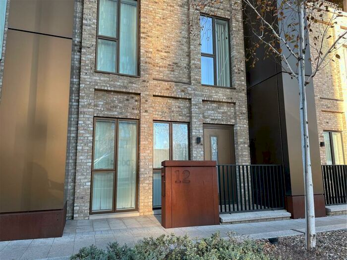 2 Bedroom Town House To Rent In Victoria Residence, Manchester, M15