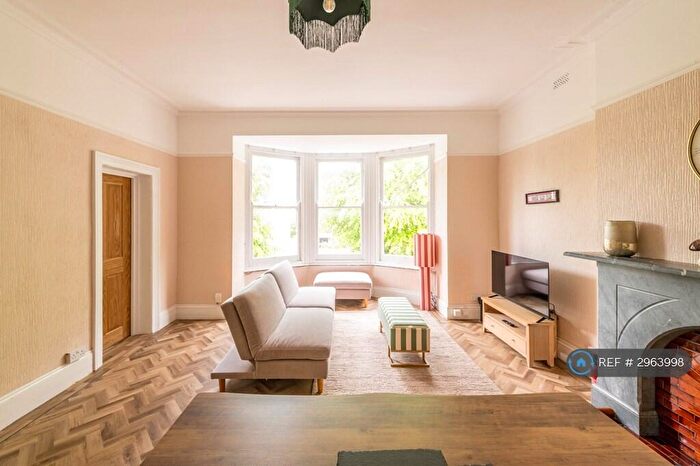 3 Bedroom Flat To Rent In Alma Road, Bristol, BS8