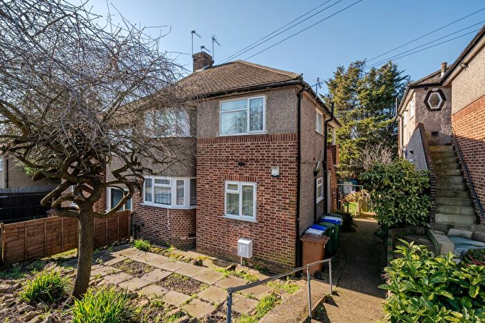 2 Bedroom Maisonette To Rent In Castleton Avenue, Bexleyheath, DA7