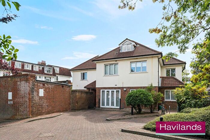 2 Bedroom House For Sale In Springbank, London, N21